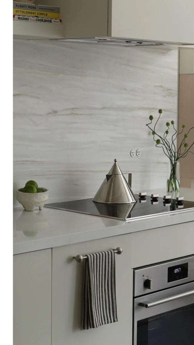 Been the longest time in the making, but here’s my kitchen reveal! As I had a very tiny condo kitchen footprint to work with, keeping the space bright and airy was my top priority. I had existing custom millwork in my space and wanted to treat the kitchen as a continuation that melded into the background — while still keeping it visually interesting with shape, texture and material. Stars of the show are a softly veined Crema Delicato slab in silk, & shiny varied Gleeze Bianco wall tiles going all the way up to the ceiling, both from @CenturaTile. I continued the curved and sphere motifs with hardware from @loandcointeriors in brushed nickel and added some fun curved millwork to soften the transition to the space in my coffee + bar corner. It feels like a brand new apartment and I can’t wait to show you more!